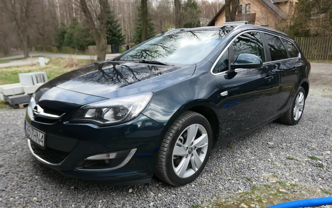 Opel Astra cena 26900 przebieg: 250000, rok produkcji 2014 z Nowe Miasto Lubawskie małe 254